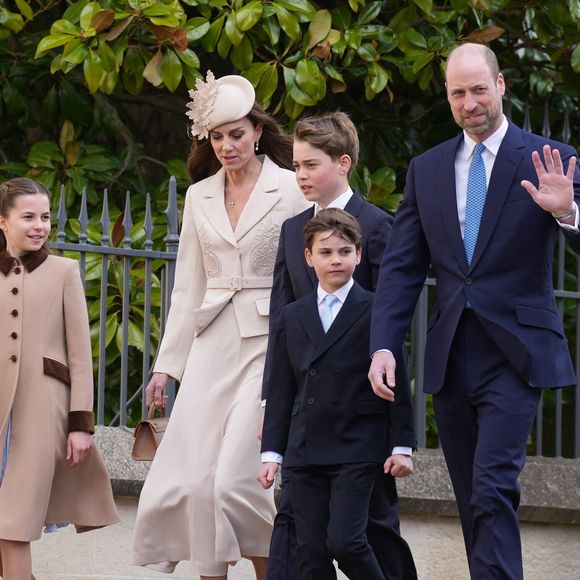 Le prince William, prince de Galles, et Catherine (Kate) Middleton, princesse de Galles, avec leurs enfants, le prince George de Galles, la princesse Charlotte de Galles, et le prince Louis de Galles - Les membres de la famille royale britannique assistent à l'office de Pâques à la chapelle Saint-Georges du château de Windsor, Royaume Uni, le 5 avril 2026. © Julien Burton/Bestimage