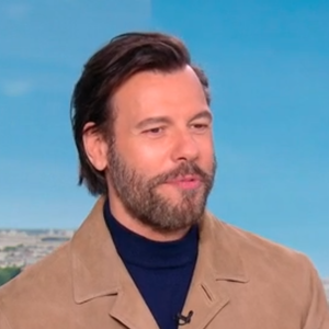 L'acteur a confié à Mélanie Taravant qu'il ne s'attendait vraiment pas à recevoir ce César, précisant qu'il était resté "très prudent" lors de la cérémonie.


Mélanie Taravant en admiration au côté Laurent Lafitte sur le plateau du JT de France 2 - capture d'écran France 2