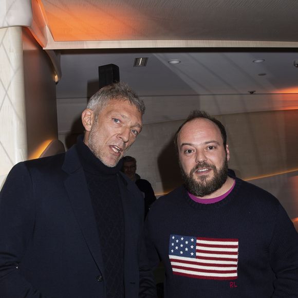 Vincent Cassel et Alban Ivanov lors de la remise de la médaille d'Officier des Arts et des Lettres au rappeur O.Puccino  par l'acteur, réalisateur et producteur V.Cassel à l'hôtel du Collectionneur à Paris, France, le 2 mars 2020. © Jack Tribeca/Bestimage