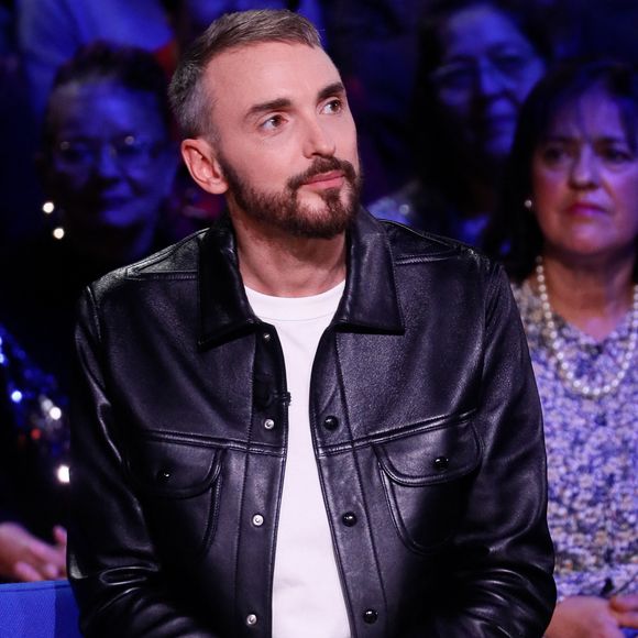Exclusif - Christophe Willem - Enregistrement de l'émission "La boîte à secrets N°18" à Paris, présentée par Faustine Bollaert et diffusée le 12 janvier 2024 sur France 3
© Christophe Clovis / Bestimage
Dans La Boîte à secrets, chaque invité a le plaisir de découvrir des surprises réalisées sur mesure avec la complicité de ses proches.
Alors, préparez-vous à découvrir des archives personnelles de nos invités, des images exclusives tournées avec leur entourage et tenter aussi de retrouver l’identité d’un invité mystère. 
Joies, émotions, fous rires, retrouvailles et révélations seront au menu de votre soirée. F.Bollaert vous invite à faire la fête et, attention, vous n’êtes pas au bout de vos surprises !