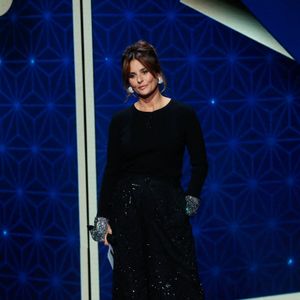 "Habituellement, Faustine Bollaert passe les fêtes de fin d'année sous les palmiers. Les vacances au soleil attendront cette fois février : elle rejoindra son frère ainé, Charles, à Miami, où il est installé depuis longtemps"

Exclusif - Faustine Bollaert - Enregistrement de l'émission "La Boîte à Secrets N°20" dans les studios de la Cité du Cinéma à Saint-Denis, présentée par F.Bollaert et diffusée le 10 janvier sur France 3
© Christophe Clovis / Bestimage