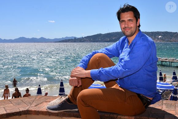 Le chanteur Yoann Freget pose avant un événement caritatif pour l'association 'Enfant, Star et Match' sur la plage de Juan Les Pins, à Antibes, dans le sud de la France, le 08 juillet 2014. Photo par Patrice Masante/ABACAPRESS.COM