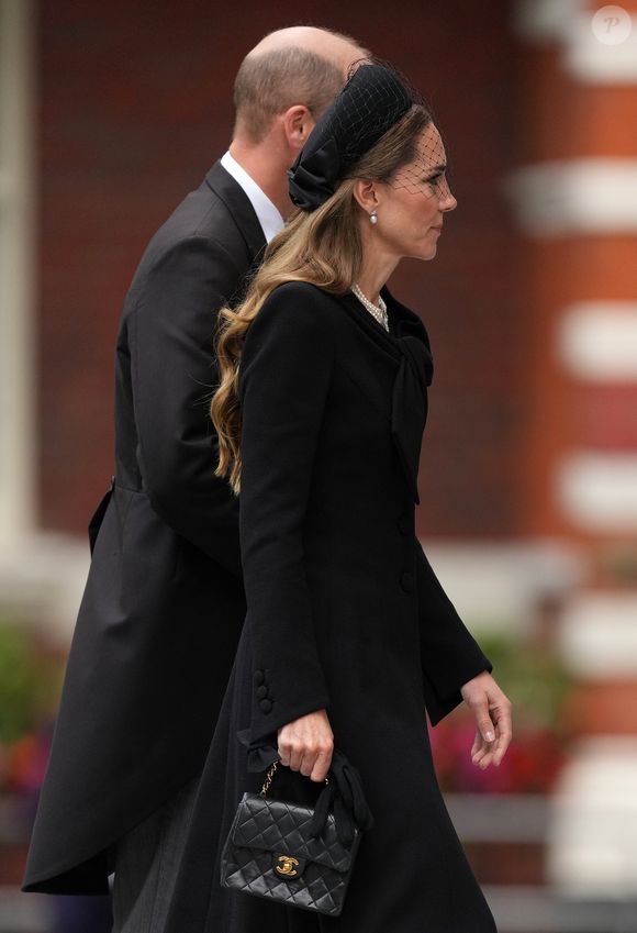 Le prince William, prince de Galles, et Catherine (Kate) Middleton, princesse de Galles, - Les membres de la famille royale assistent aux funérailles de la duchesse de Kent, à la cathédrale Westminster, à Londres, au Royaume-Uni, le 16 septembre 2025. © Julien Burton / Bestimage