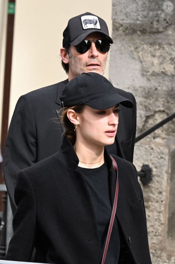 Anthony Delon et sa fille Liv - Arrivées aux obsèques de Jean-Yves Le Fur en l'église Saint-Roch à Paris, le 6 avril 2024. © Agence / Bestimage