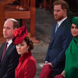 Il n'est en revanche pas impossible que Harry renoue vraiment avec son père : "Il y a toujours un espoir de réconciliation si les deux parties sont prêtes à parler. […] C’est toujours bien de discuter, on peut en tirer beaucoup de choses, et ça peut peut-être mener quelque part.” 

Le prince Edward, comte de Wessex, Sophie Rhys-Jones, comtesse de Wessex, Le prince William, duc de Cambridge, et Catherine (Kate) Middleton, duchesse de Cambridge, Le prince Harry, duc de Sussex, Meghan Markle, duchesse de Sussex - La famille royale d'Angleterre lors de la cérémonie du Commonwealth en l'abbaye de Westminster à Londres le 9 mars 2020. Mirrorpix / Bestimage