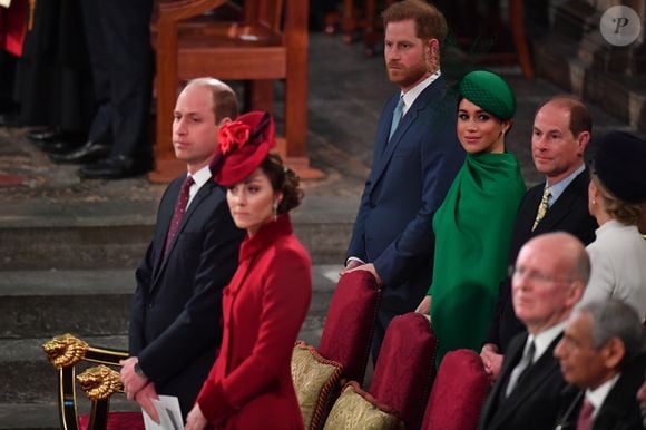 Il n'est en revanche pas impossible que Harry renoue vraiment avec son père : "Il y a toujours un espoir de réconciliation si les deux parties sont prêtes à parler. […] C’est toujours bien de discuter, on peut en tirer beaucoup de choses, et ça peut peut-être mener quelque part.” 

Le prince Edward, comte de Wessex, Sophie Rhys-Jones, comtesse de Wessex, Le prince William, duc de Cambridge, et Catherine (Kate) Middleton, duchesse de Cambridge, Le prince Harry, duc de Sussex, Meghan Markle, duchesse de Sussex - La famille royale d'Angleterre lors de la cérémonie du Commonwealth en l'abbaye de Westminster à Londres le 9 mars 2020. Mirrorpix / Bestimage