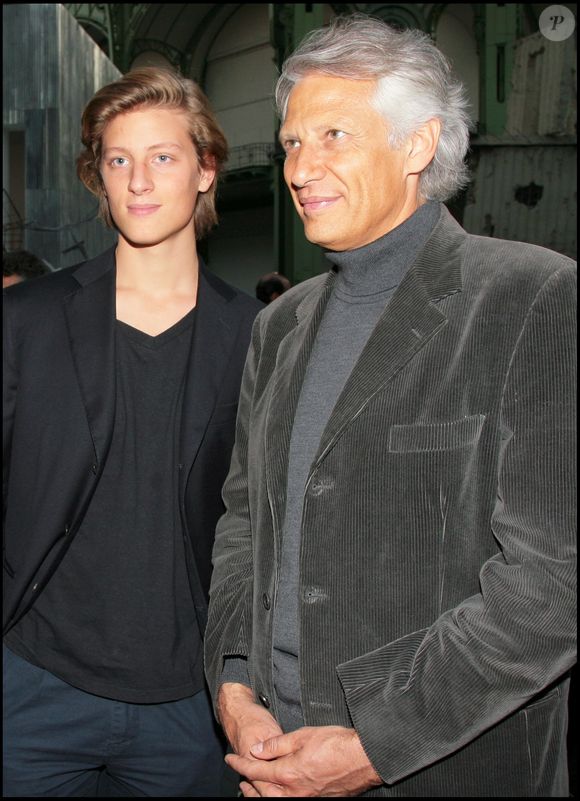 DOMINIQUE DE VILLEPIN ET SON FILS ARTHUR - EXPOSITION DE ANSELM KIEFER "MONUMENTA 2007" AU GRAND PALAIS A PARIS