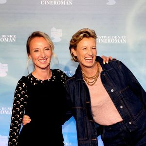 En effet, sa sœur, Audrey Lamy, ne mâche pas ses mots et reproche à Alexandra d'avoir "beaucoup trop d'empathie" quitte à ce que cela lui desserve. 

Audrey Lamy et sa soeur Alexandra Lamy - 6ème édition du festival Cinéroman à Nice le 1er octobre 2024. 

© Dominique Jacovides - Bruno Bebert / Bestimage