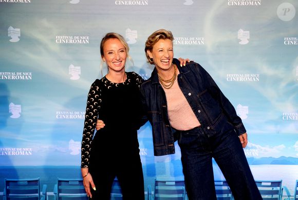 En effet, sa sœur, Audrey Lamy, ne mâche pas ses mots et reproche à Alexandra d'avoir "beaucoup trop d'empathie" quitte à ce que cela lui desserve. 

Audrey Lamy et sa soeur Alexandra Lamy - 6ème édition du festival Cinéroman à Nice le 1er octobre 2024. 

© Dominique Jacovides - Bruno Bebert / Bestimage