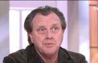 Claude François Jr sur le plateau de C à vous le 20 décembre 2025. Capture d'écran/France 5