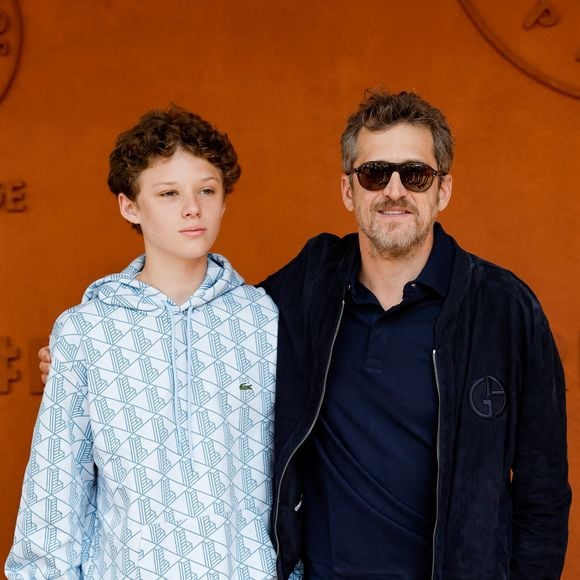 Guillaume Canet et son fils Marcel au village lors des Internationaux de France de Tennis de Roland Garros 2025, à Paris, France, le 8 juin 2025. © Cyril Moreau/Bestimage