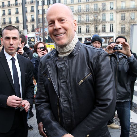Bruce Willis en promenade dans Paris, le 9 février 2013.

Photo : Pix4u / Bestimage