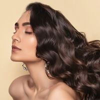 Bons gestes et produits miracles : Le guide pour des cheveux en pleine santé tout l'été