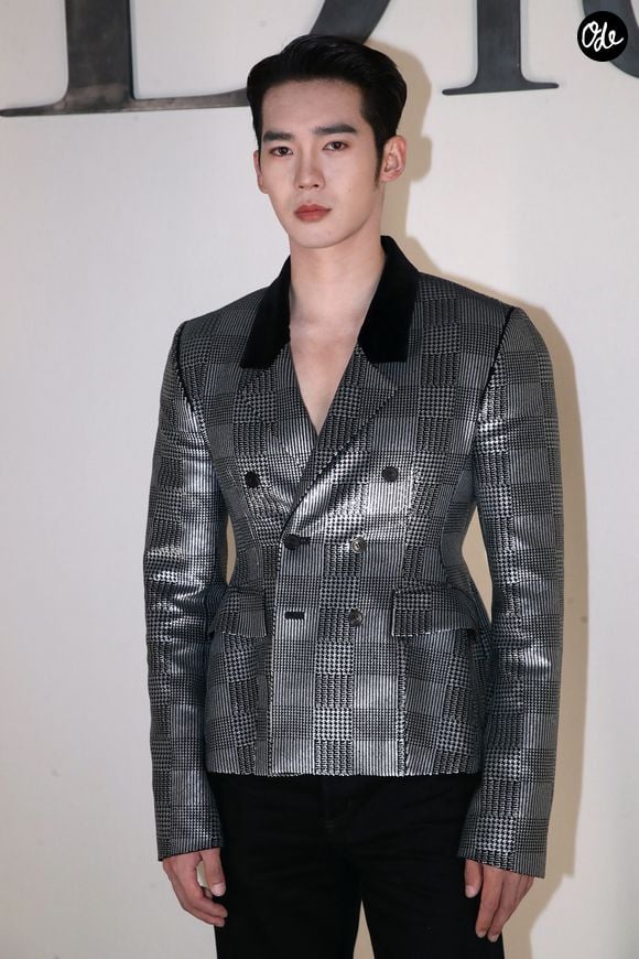 Yu Shi alias Yosh - Défilé de mode Dior Homme, Collection Printemps/Été 2027 - Photocall - dans le cadre de la Fashion Week de Paris, France, le 24 Juin 2026. 

© Bertrand Rindoff / Bestimage