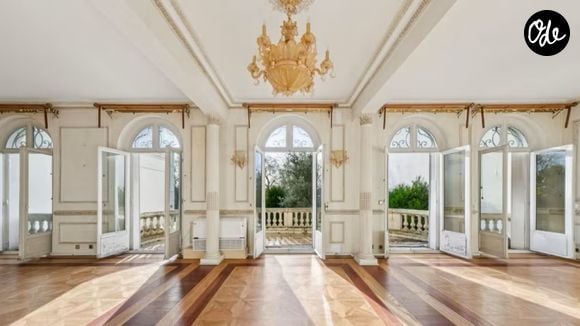 La propriété compte 16 pièces principales, huit suites et un jardin paysager de 245 m².


Crédits : Engel & Völkers