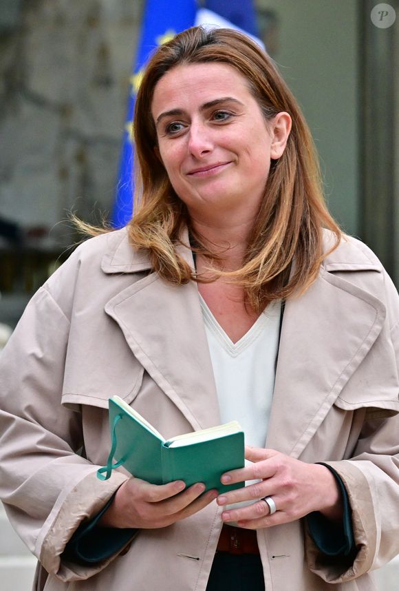 Marine Tondelier, secrétaire nationale du parti de gauche français Les Écologistes - Les chefs des partis politiques et des groupes parlementaires de l'Assemblée nationale votent du palais présidentiel de l'Elysée à Paris, France, le 10 octobre 2025. © Christian Liewig/Bestimage