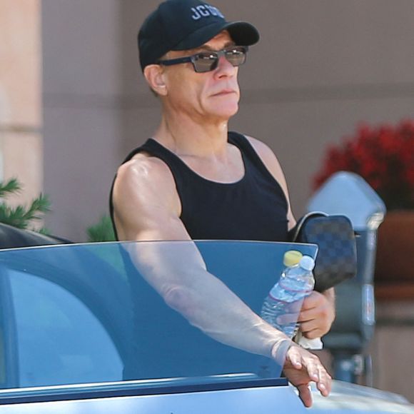 L'intervention s'est déroulée la clinique du Parc à Castelnau-le-Lez près de Montpellier

Exclusif - Jean-Claude Van Damme, 59 ans, arrive à un déjeuner à Beverly Hills le 10 juillet 2020. © Coleman-Rayner / Bestimage