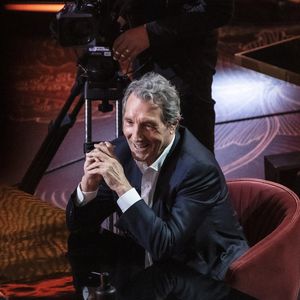 Le présentateur précise par ailleurs vouloir désormais "s'engager dans d'autres projets éditoriaux". "Merci à toutes et à tous pour ces 3 belles années", a-t-il conclu.

Exclusif - Jean-Jacques Bourdin - Enregistrement de l'émission "On Est En Direct" (OEED), Spéciale 100 ans de la radio, présentée par L.Ruquier, diffusée sur France 2 le 8 mai
© Jack Tribeca / Bestimage