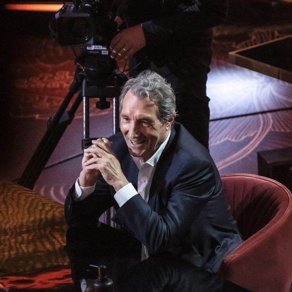 Le présentateur précise par ailleurs vouloir désormais "s'engager dans d'autres projets éditoriaux". "Merci à toutes et à tous pour ces 3 belles années", a-t-il conclu.

Exclusif - Jean-Jacques Bourdin - Enregistrement de l'émission "On Est En Direct" (OEED), Spéciale 100 ans de la radio, présentée par L.Ruquier, diffusée sur France 2 le 8 mai
© Jack Tribeca / Bestimage