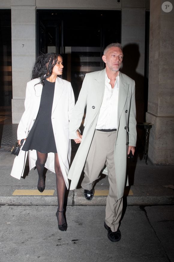 Vincent Cassel et sa compagne Narah Baptista à la sortie d'un dîner à l'hôtel "Costes" lors de la Fashion Week de Paris (PFW), le 18 janvier 2024.