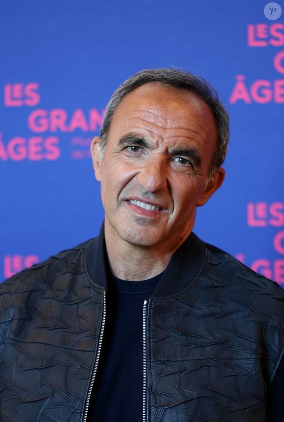 Nikos Aliagas - Vernissage de l'exposition "Les grands âges", photographies de Nikos Aliagas au musée de l'Homme à Paris le 7 avril 2026. © Dominique Jacovides/Bestimage