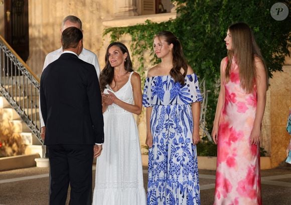 Le roi Felipe et la reine Letizia, les princesses Leonor et Sofia avec Rafael Nadal lors de la réception des autorités et d'une représentation de la société des Baléares au Palais Marivent, le 4 août 2025, à Palma de Majorque (Îles Baléares, Espagne).

RÉCEPTION

Raúl Terrel / Europa Press

08/04/2025