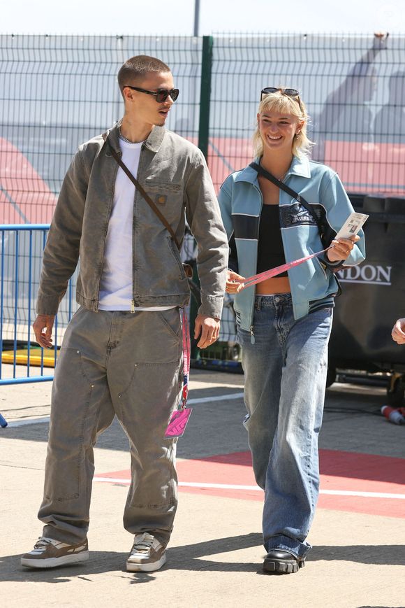 Romeo Beckham et Mia Regan assistent au Grand Prix britannique de Formule 1 2023 à Silverstone, Royaume-Uni, le 09 juillet 2023. Photo par Splash News/ABACAPRESS.COM