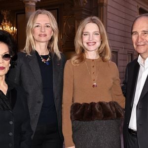 Bianca Jagger, Delphine Arnault, Natalia Vodianova, Xavier Niel - La créatrice S.McCartney est faite Chevalier de la Légion d'honneur par le président français E.Macron au palais de l'Elysée à Paris, le 5 mars 2026, lors de la Fashion Week à Paris. Cette distinction salue son parcours ainsi que son engagement dans l'univers de la création et de la mode.

BFA.com / Backgrid USA / Bestimage