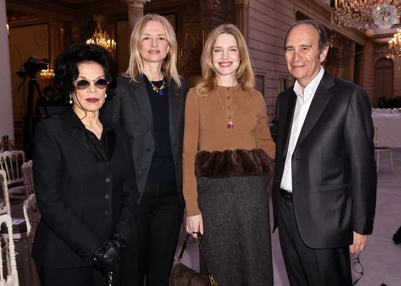 Bianca Jagger, Delphine Arnault, Natalia Vodianova, Xavier Niel - La créatrice S.McCartney est faite Chevalier de la Légion d'honneur par le président français E.Macron au palais de l'Elysée à Paris, le 5 mars 2026, lors de la Fashion Week à Paris. Cette distinction salue son parcours ainsi que son engagement dans l'univers de la création et de la mode.

BFA.com / Backgrid USA / Bestimage