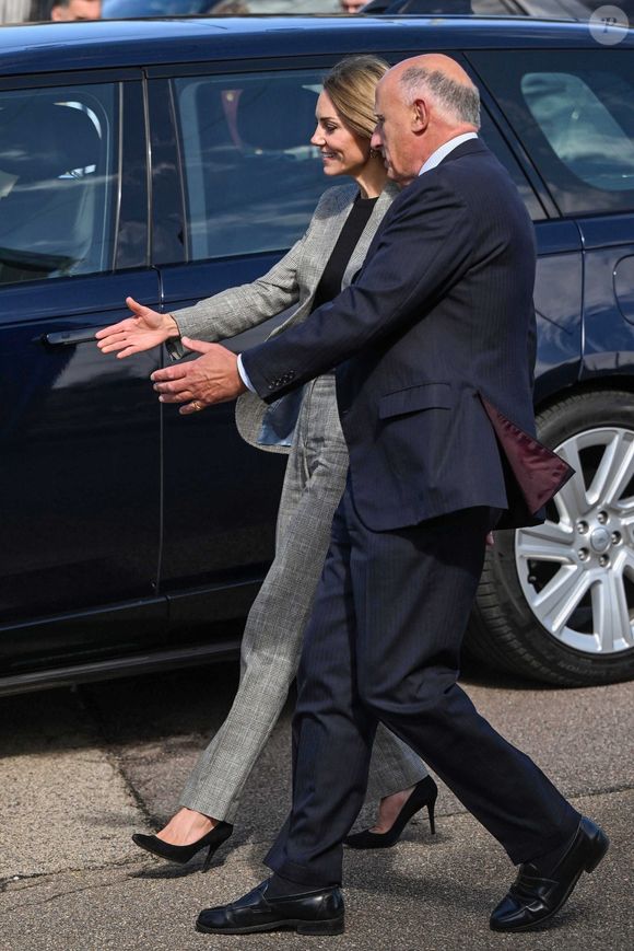 La Princesse de Galles, Kate Middleton, en visite à Marina Mill à Cuxton dans le Kent, une entreprise familiale britannique spécialisée dans la conception à la main et la sérigraphie de tissus d'ameublement, septembre 2025 @Backgrid UK/ Bestimage