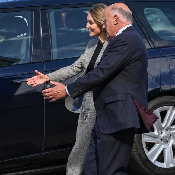 La Princesse de Galles, Kate Middleton, en visite à Marina Mill à Cuxton dans le Kent, une entreprise familiale britannique spécialisée dans la conception à la main et la sérigraphie de tissus d'ameublement, septembre 2025 @Backgrid UK/ Bestimage