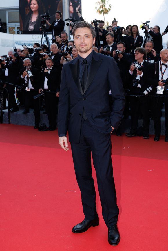 Raphaël Personnaz - Montée des marches pour la cérémonie de clôture du 79ème Festival International du Film de Cannes, le 23 mai 2026. © Jacovides-Moreau / Bestimage