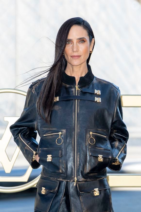 Jennifer Connelly au photocall du Défilé de mode Vuitton  Collection Printemps-Été 2026 dans le cadre de la Fashion Week de Paris (PFW) dans la Cour Carrée du Louvre, à Paris, France, le 30 septembre 2025. © Olivier Borde/Bestimage