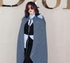 L’actrice explique que c’est “C'est si difficile d'être une femme, une mère, une amoureuse, une amante”.

Isabelle Adjani au photocall au défilé Christian Dior Collection Femme Prêt-à-Porter Printemps/Eté 2026 lors de la Fashion Week de Paris (PFW), dans le Jardin des Tuileries, à Paris, France, le 1er octobre 2025. © Olivier Borde/Bestimage