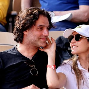 Joyce Jonathan et sa compagnon Martial Paoli - Les célébrités dans les tribunes lors des internationaux de France de Tennis de Roland Garros 2022 à Paris, France, le 2 juin 2022. © Dominique Jacovides/Bestimage