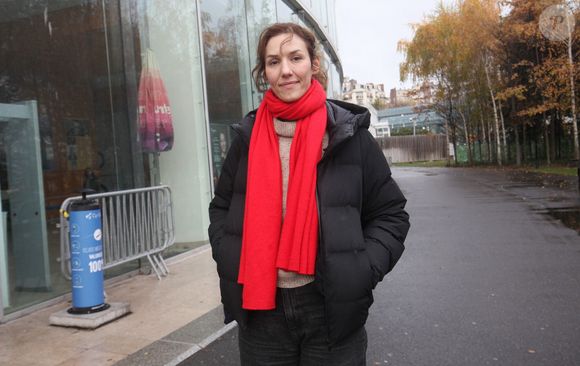 Doria Tillier à la sortie des studios de Radio France, pour la promotion de la série Iris (Canal Plus) à Paris, le 4 décembre 2024. 
© PsnewZ / Bestimage