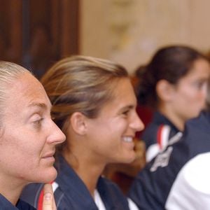 L'équipe de France lors du match de Fed Cup contre l'Espagne, à Aix-En-Provence, France, le 8 juillet 2005. Photo par Corinne Dubreuil/CAMELEON/ABACAPRESS.COM