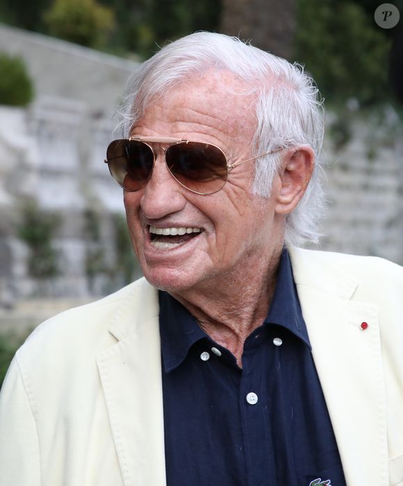 Mais il fut aussi un papa aimant. Avec Élodie Constantin, il a eu trois enfants : Patricia, décédée en 1993, Florence et Paul. En 2003, alors qu'il est âgé de 70 ans, Jean-Paul Belmondo sera à nouveau papa : de son amour avec l'ancienne Coco girl Natty, naîtra une petite Stella.

Exclusif - Jean-Paul Belmondo - Jean-Paul Belmondo était l'invité d'honneur du mariage du footballeur Sébastien Frey avec Petra au Château Saint Georges à Grasse le 29 juin 2019. © Denis Guignebourg/Bestimage