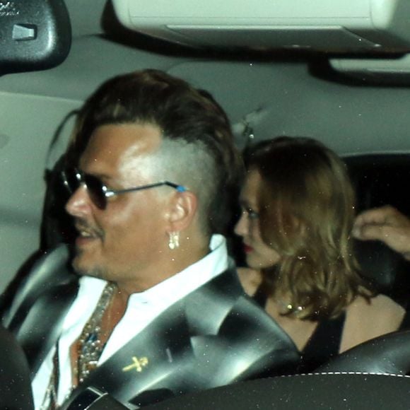 Johnny Depp et ses enfants Lily-Rose et Jack John Christopher, sortent du restaurant "Ago" à Los Angeles, le 29 juin 2016.
© CPA/Bestimage