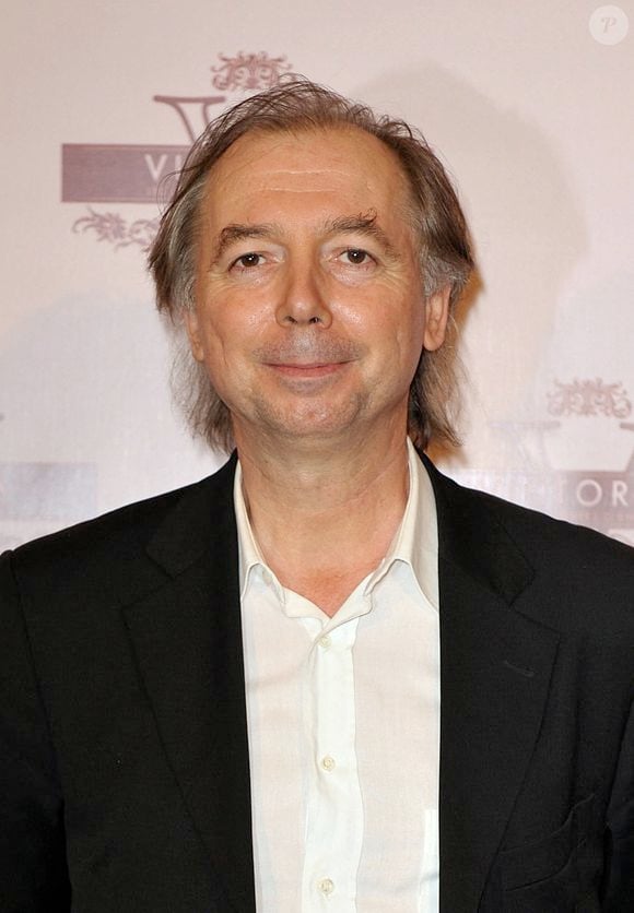 Maintes fois, dans les médias, l'humoriste a tendu des perches à son ex-binôme pour remonter sur scène avec lui

Philippe Chevallier assiste à la première de 'The Young Victoria' à l'UGC Normandy sur les Champs Elysées à Paris, France le 07 juillet 2009. Photo by Giancarlo Gorassini/ABACAPRESS.COM