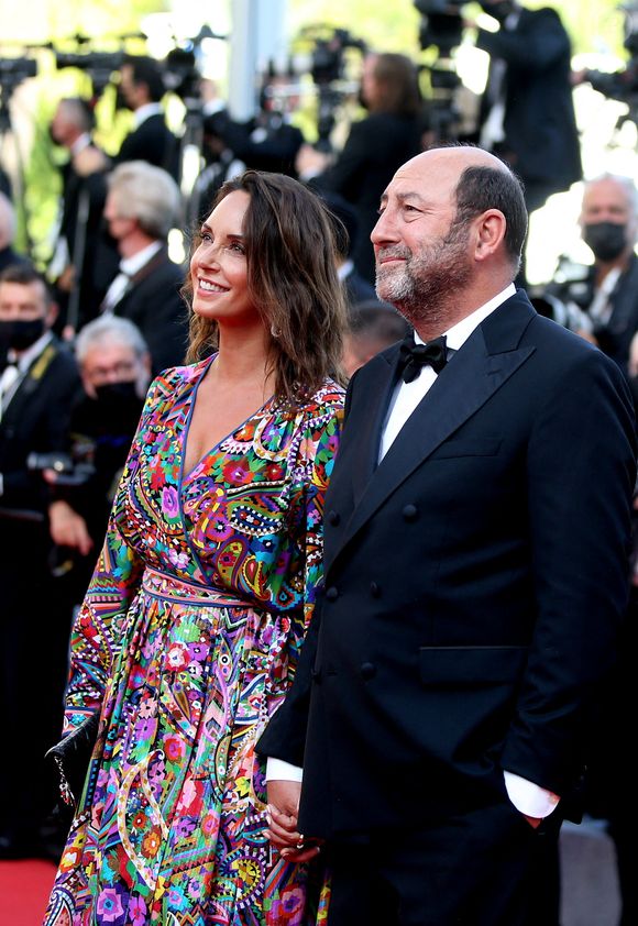 Kad Merad et sa compagne Julia Vignali - Montée des marches du film " OSS 117 : Alerte rouge en Afrique Noire " lors du 74ème Festival International du Film de Cannes. Le 17 juillet 2021
© Borde-Jacovides-Moreau / Bestimage