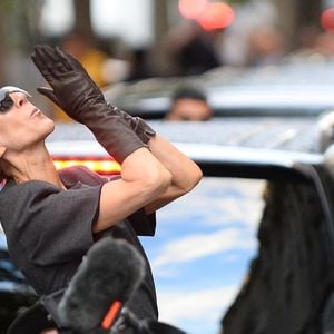 Céline Dion quitte le Royal Monceau pour se rendre aux répétitions de son concert parisien. © Clement Prioli / Bestimage