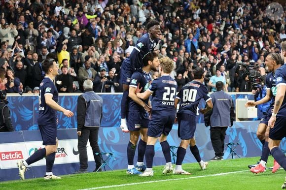 Des indices qui laissent penser que Cécile Grès est donc en couple avec Vincent Sasso

Ouverture du score et joie des joueurs de Dunkerque sur un but de Vincent Sasso (Dunkerque) lors du match Dunkerque vs Paris Saint-Germain, Coupe de France demi-finale, Decathlon Arena stade Pierre Mauroy Villeneuve d'Ascq, le 1 avril 2025. Laurent Sanson/PsnewZ/Bestimage