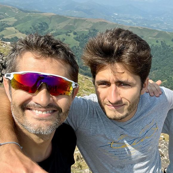 Bixente Lizarazu retrouve son fils pour faire du ski

Bixente Lizarazu avec son fils Tximista et un ami