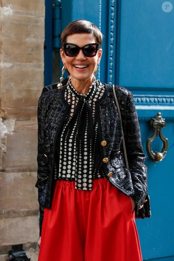 Cristina Córdula aux arrivées au défilé Gambattista Valli Mode Collection Prêt-à-Porter Automne/Hiver 2025-2026 lors de la Fashion Week de Paris (PFW) à l'hôtelPozzo di Borgo, à Paris, France, le 7 mars 2025. © Christophe Clovis/Bestimage