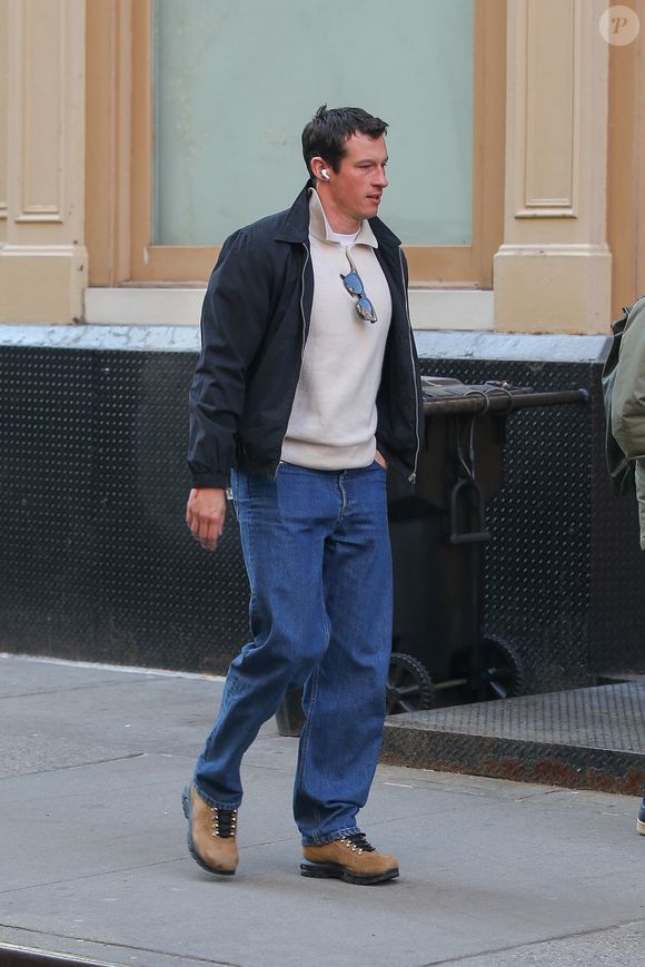 L'acteur britannique et ancien mannequin Callum Turner a été aperçu en train de se promener seul à New York. Sa fiancée pop star Dua Lipa n'était pas de la partie.
Crédit : Backgrid USA / Bestimage
