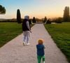 Julien Doré immortalisé aux côtés de son fils sur Instagram.