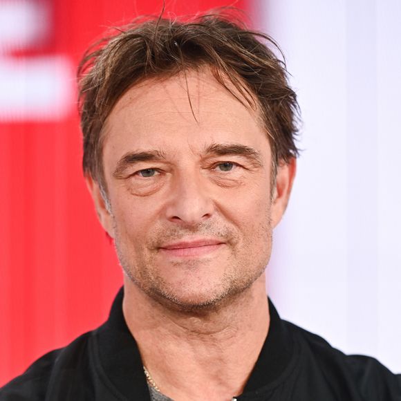 En contrepartie, ils ont chacun perçu 1,25 million d’euros pour "solde de tout compte". 

Exclusif - David Hallyday - Enregistrement de l'émission "Vivement Dimanche", présentée par M.Drucker
© Guillaume Gaffiot / Bestimage