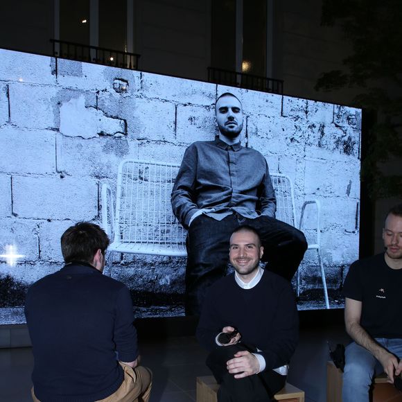 Jérémy Chatelain présente son nouveau clip "Carton à droite" en avant-première à l’Apple Store des Champs-Elysées à Paris le 21 mars 2019. Jérémy apprendra par la suite au public comment remixer son propre clip avec Garage Band, sur iPad. 

© Denis Guinebourg / Bestimage