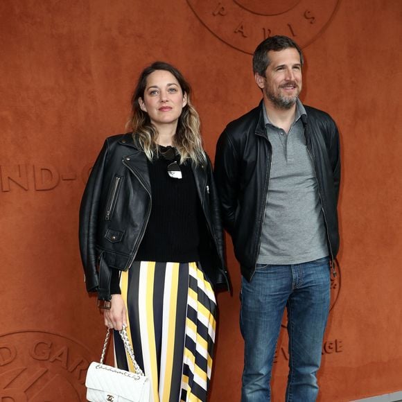 D’après "Voici", l’actrice aurait conservé la maison familiale de Saint-Cloud, où vivent leurs deux enfants.

Guillaume Canet et Marion Cotillard - People au village pour la finale hommes lors des internationaux de France de tennis de Roland Garros 2019 à Paris le 9 juin 2019.

© Jacovides - Moreau / Bestimage